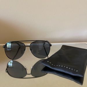 QUAY AUSTRALIA BLACK AVIATOR SUNGLASSES